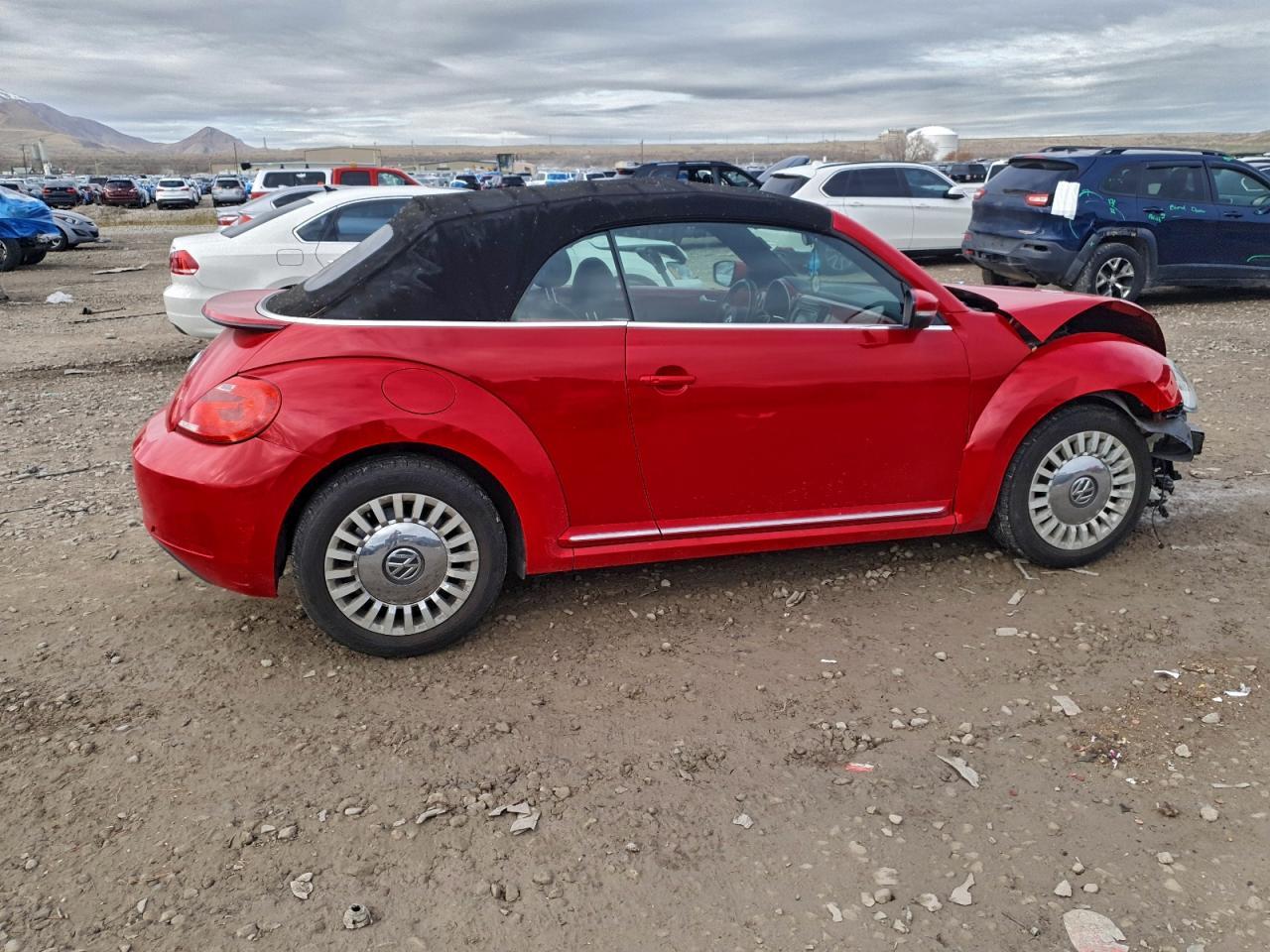 2013 Volkswagen Beetle - Фото 3