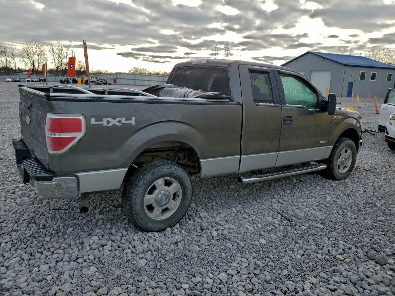 2011 Ford F150 Super Cab - Фото 3