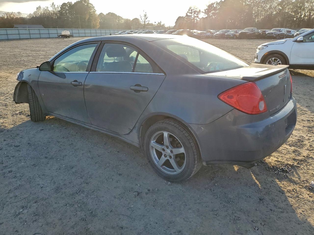 2009 Pontiac G6 - Image 2