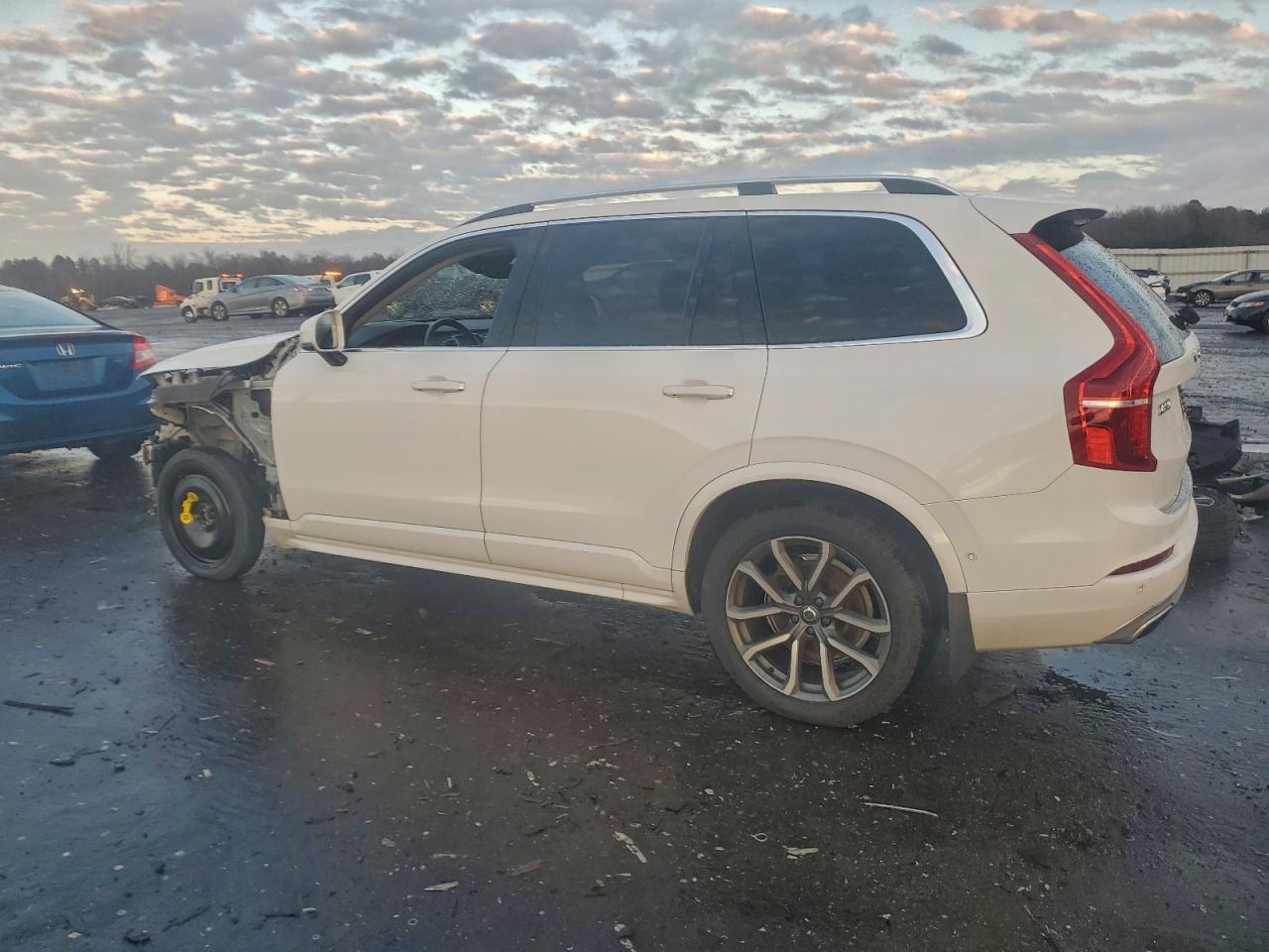 2019 Volvo Xc90 T6 Momentum - Image 2