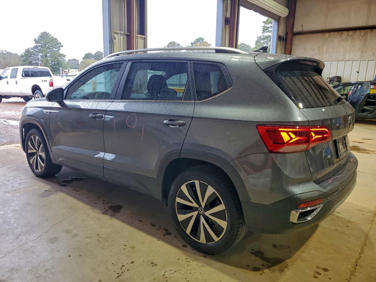 2022 Volkswagen Taos Se - Image 2