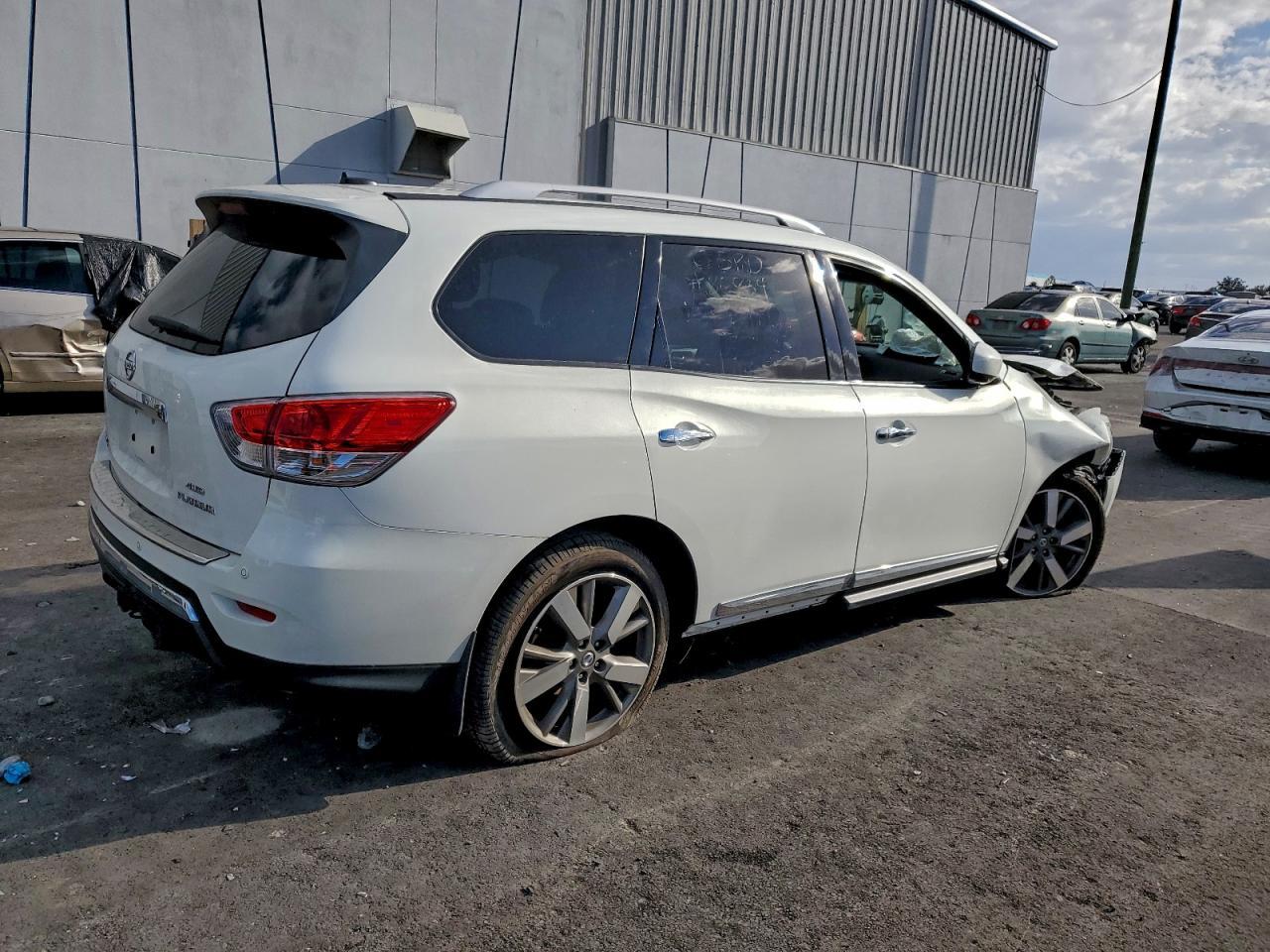 2014 Nissan Pathfinder S - Фото 3