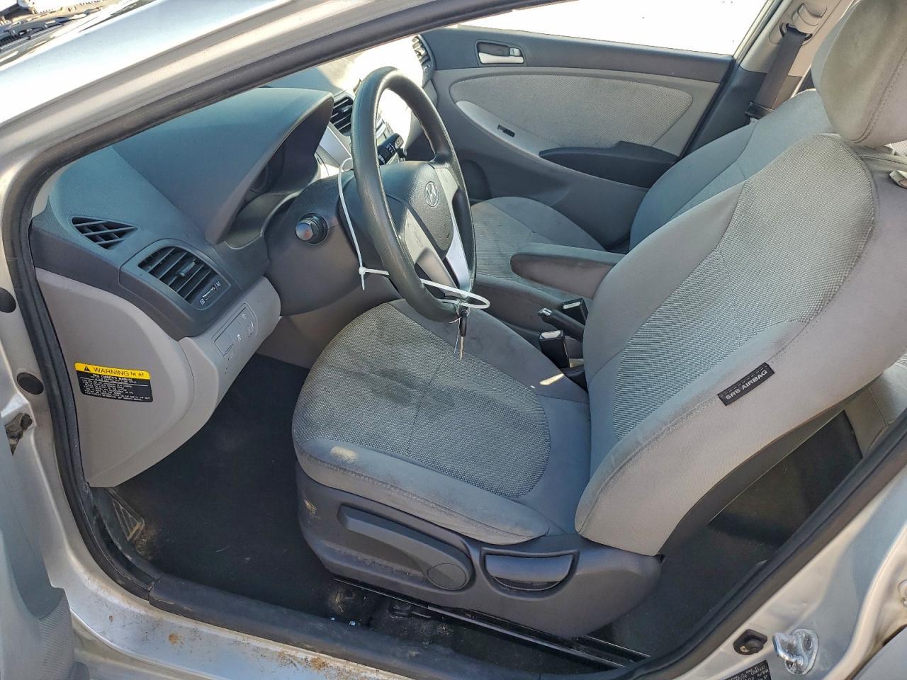 2012 Hyundai Accent Gls - Image 7