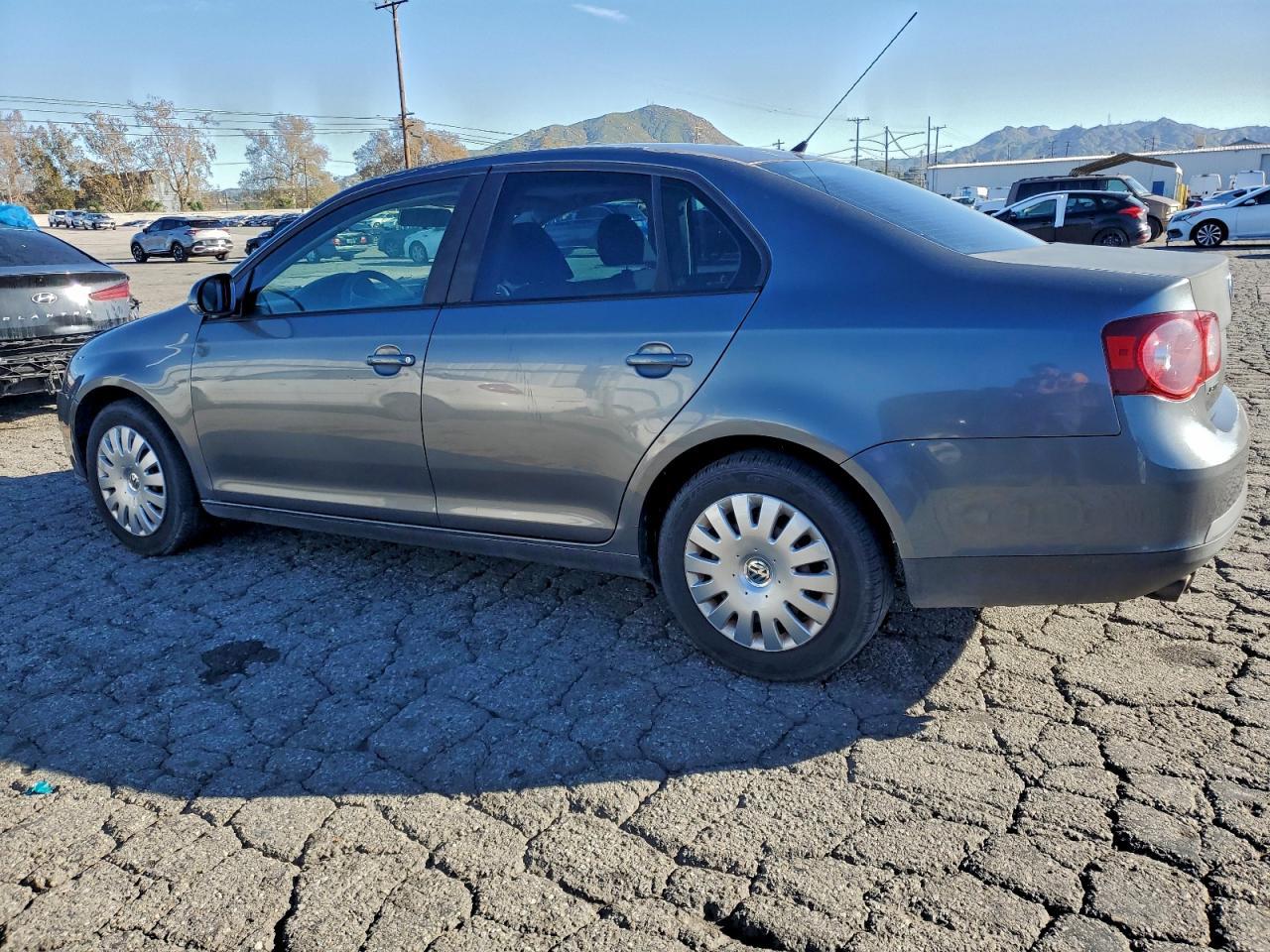 2009 Volkswagen Jetta S - Фото 2