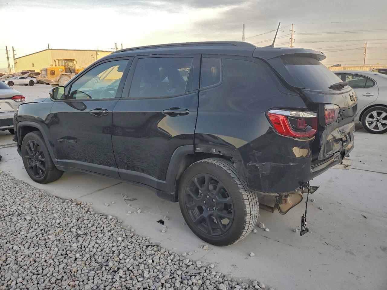 2022 Jeep Compass Latitude - Image 2