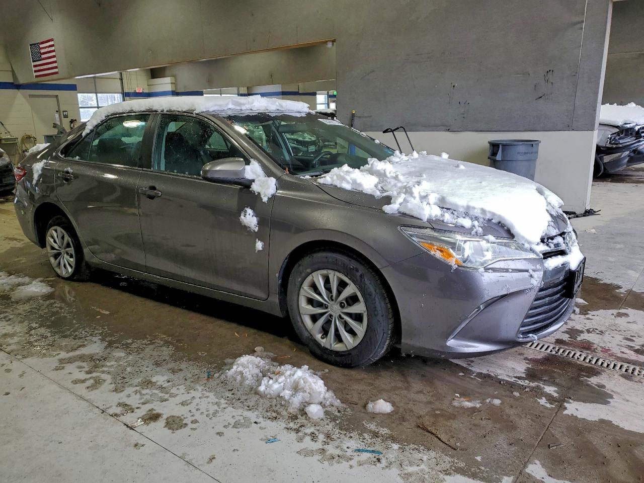 2017 Toyota Camry Le - Фото 4