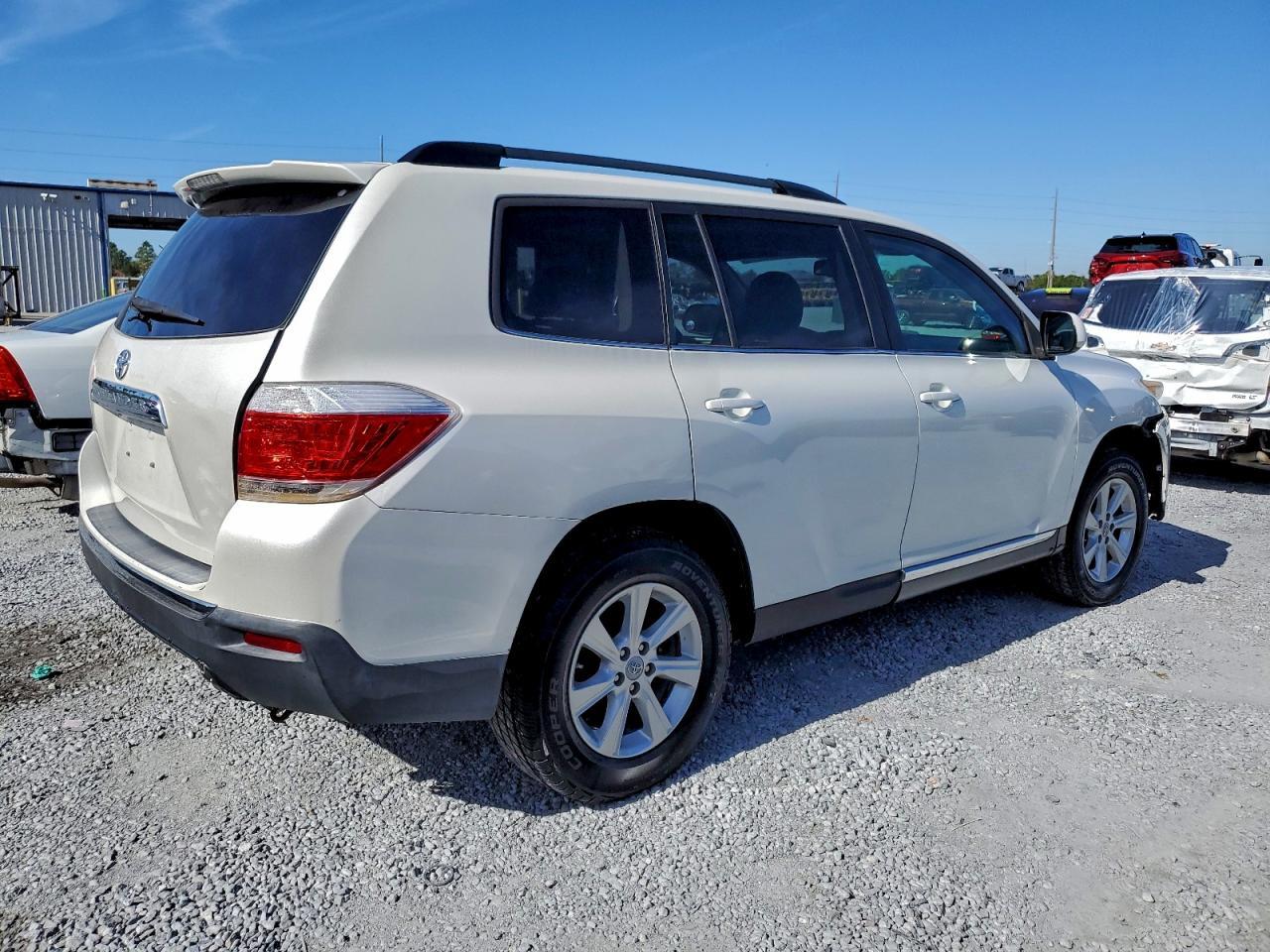 2011 Toyota Highlander Base - Фото 3