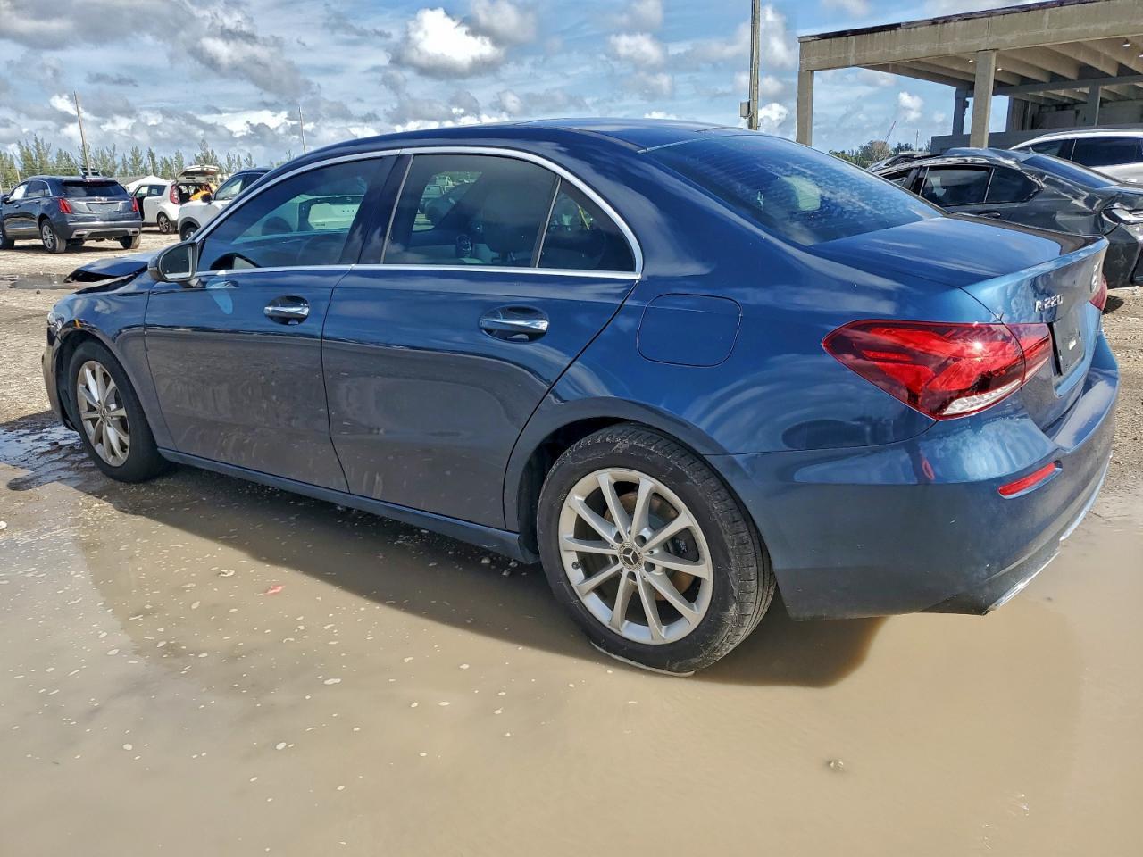 2021 Mercedes-Benz A 220 - Фото 2
