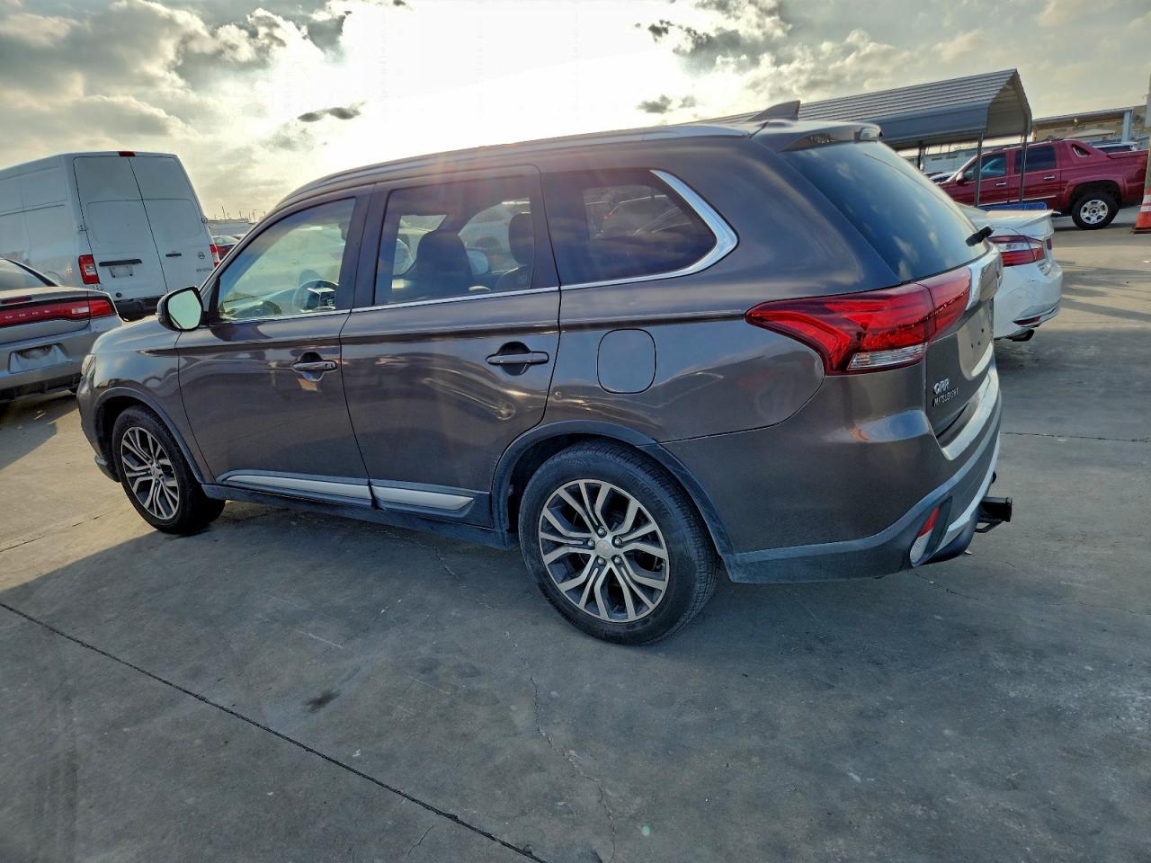 2017 Mitsubishi Outlander Se - Фото 2