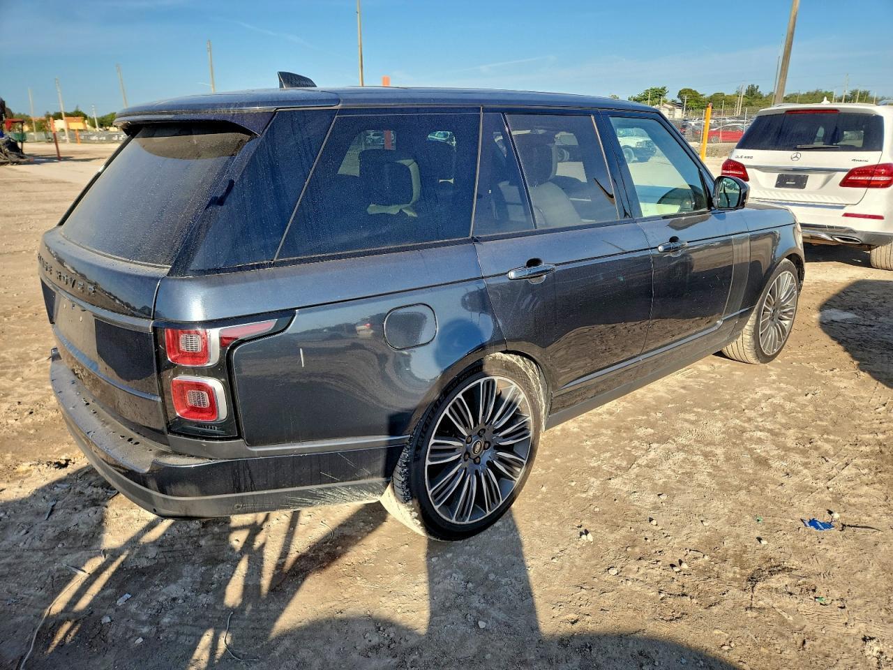 2020 Land Rover Range Rover Autobiography - Image 3