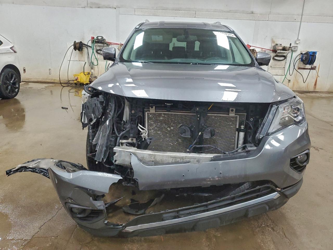 2019 Nissan Pathfinder S - Image 5