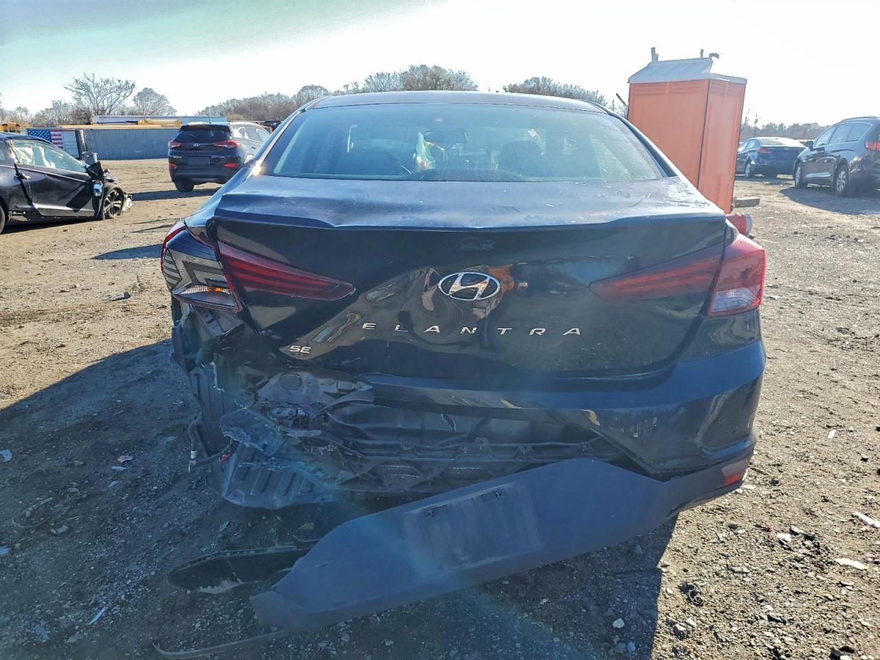 2020 Hyundai Elantra Se - Image 6