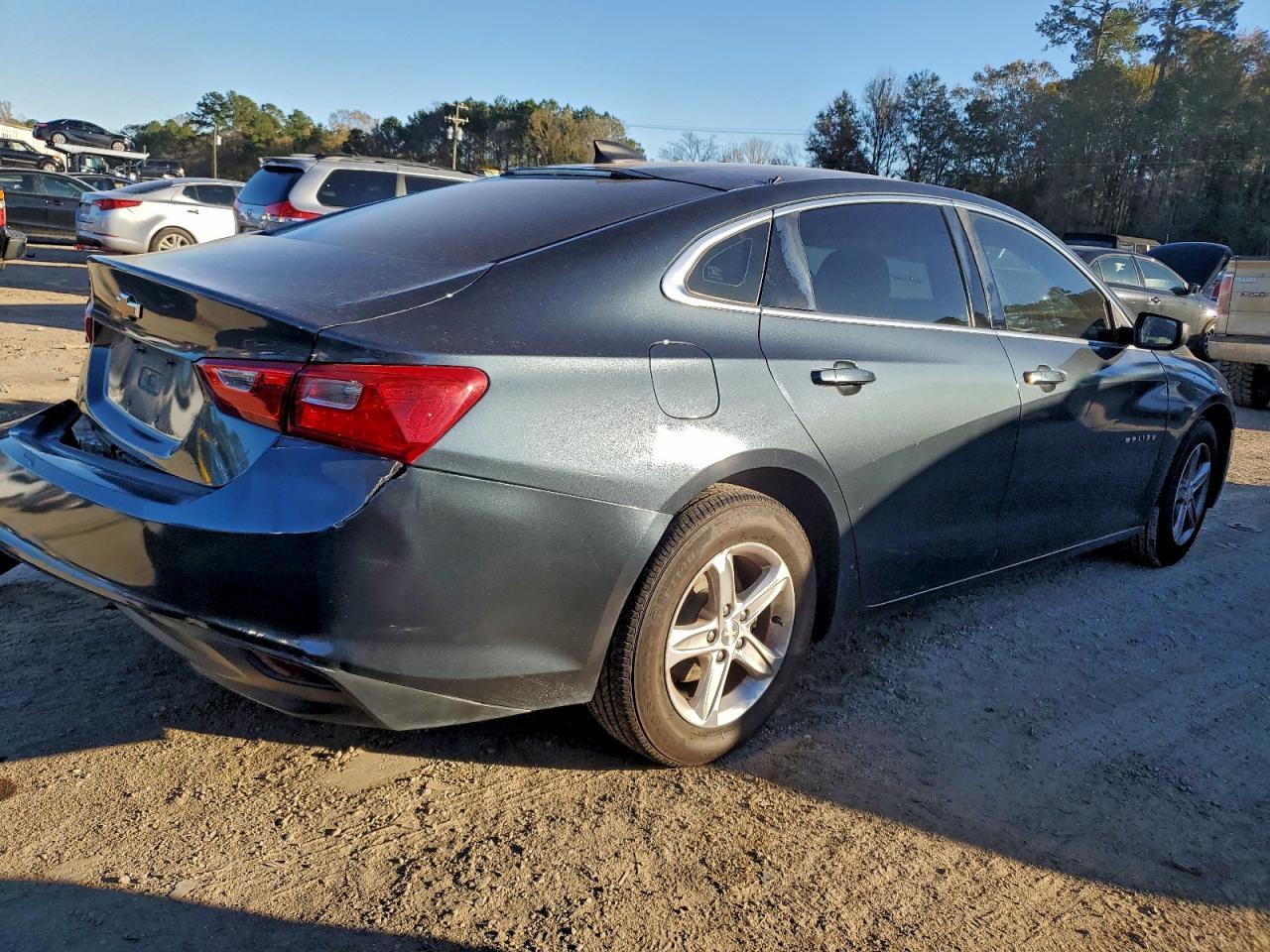 2021 Chevrolet Malibu Ls - Фото 3