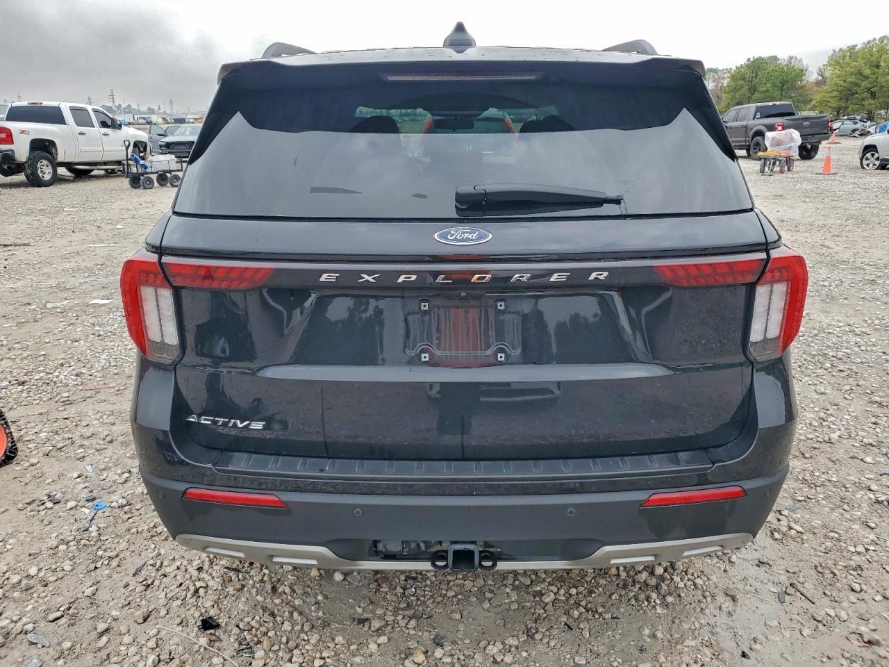 2025 Ford Explorer Active - Image 6