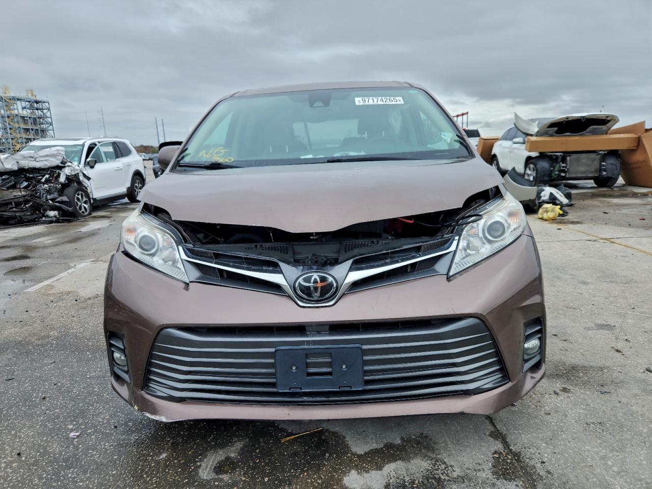 2020 Toyota Sienna Xle - Фото 5