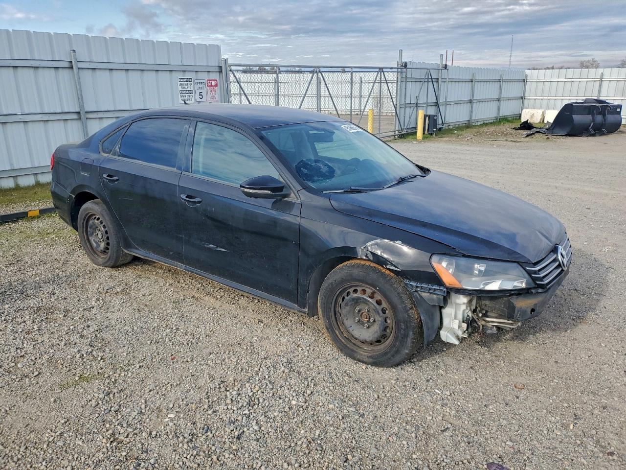 2012 Volkswagen Passat S - Фото 4