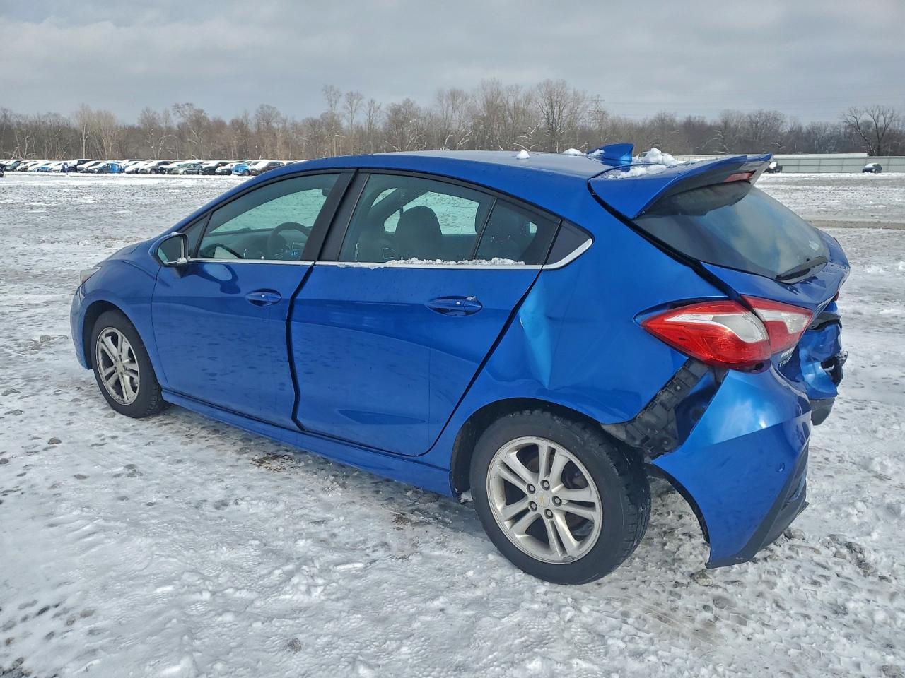 2017 Chevrolet Cruze Lt - Image 2