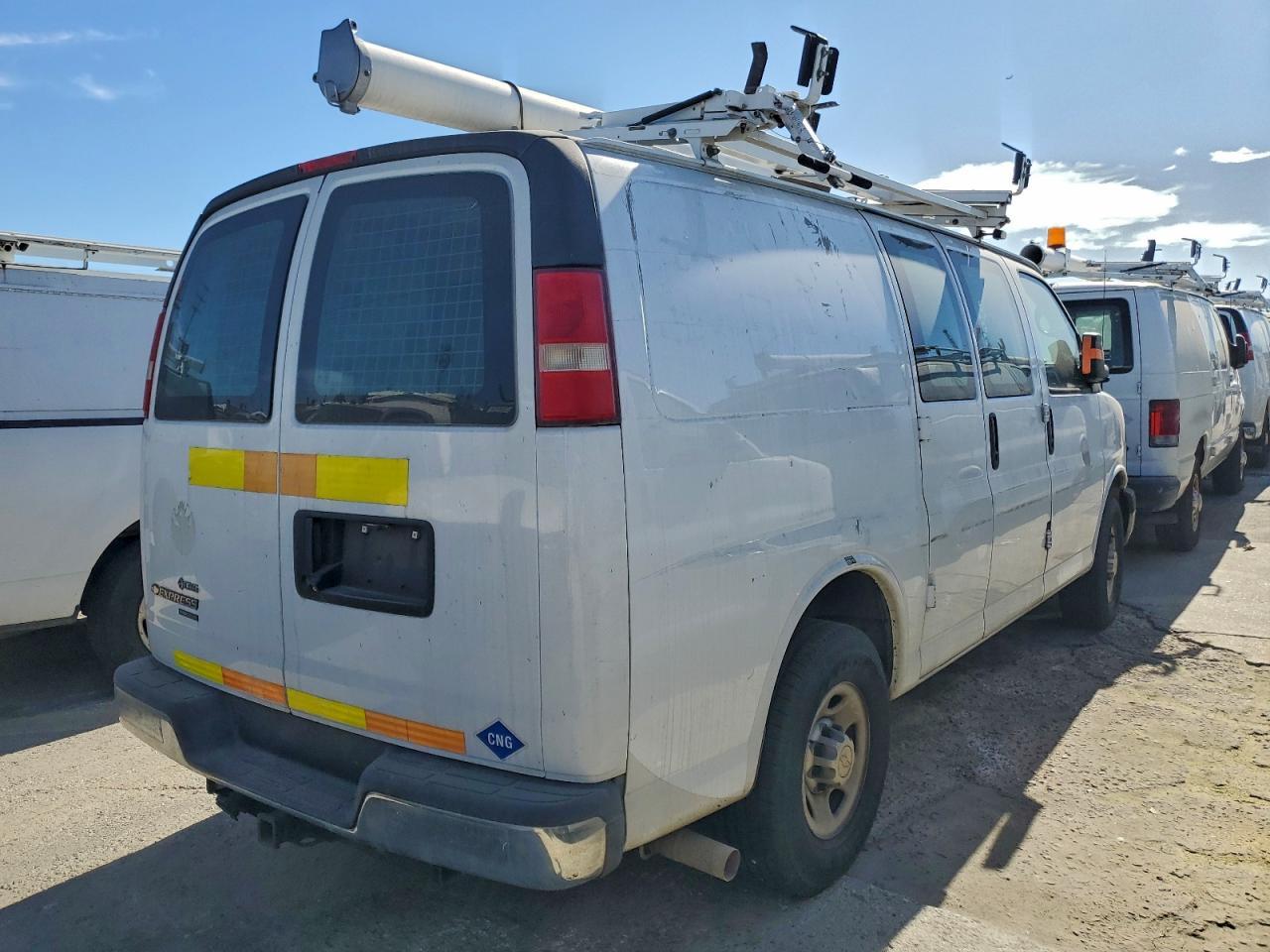 2014 Chevrolet Express G2500 * Cargo * Pri Fleet * - Фото 3