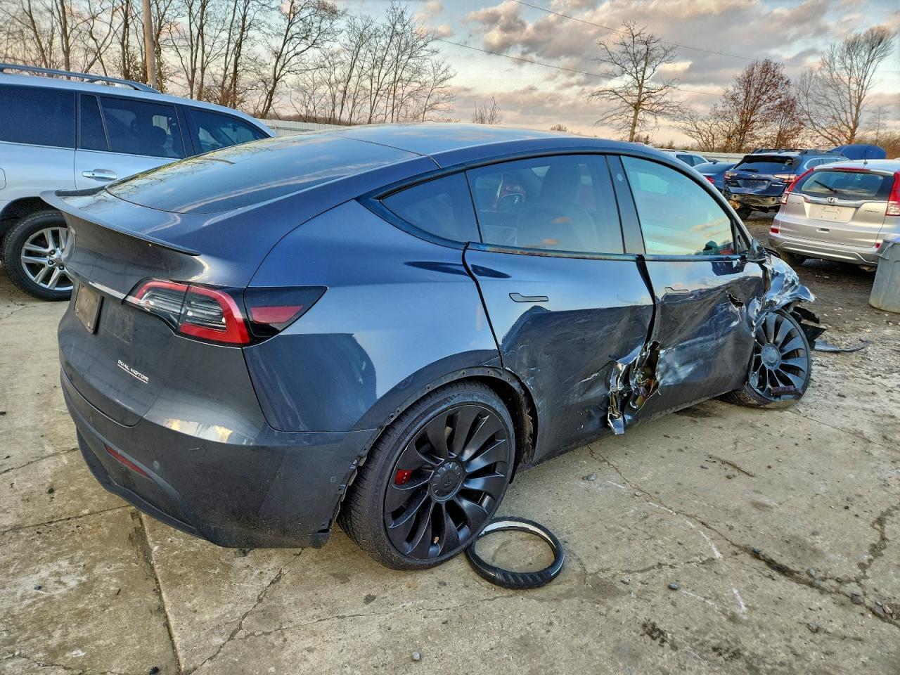 2022 Tesla Model Y - Фото 3