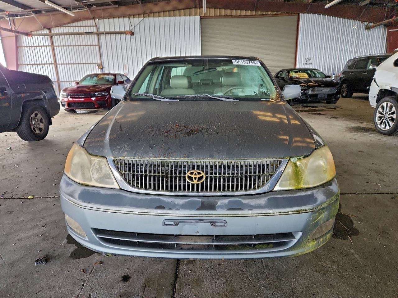 2001 Toyota Avalon - Image 5