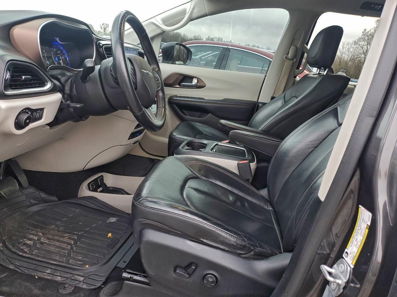 2017 Chrysler Pacifica Touring L Plus - Image 7