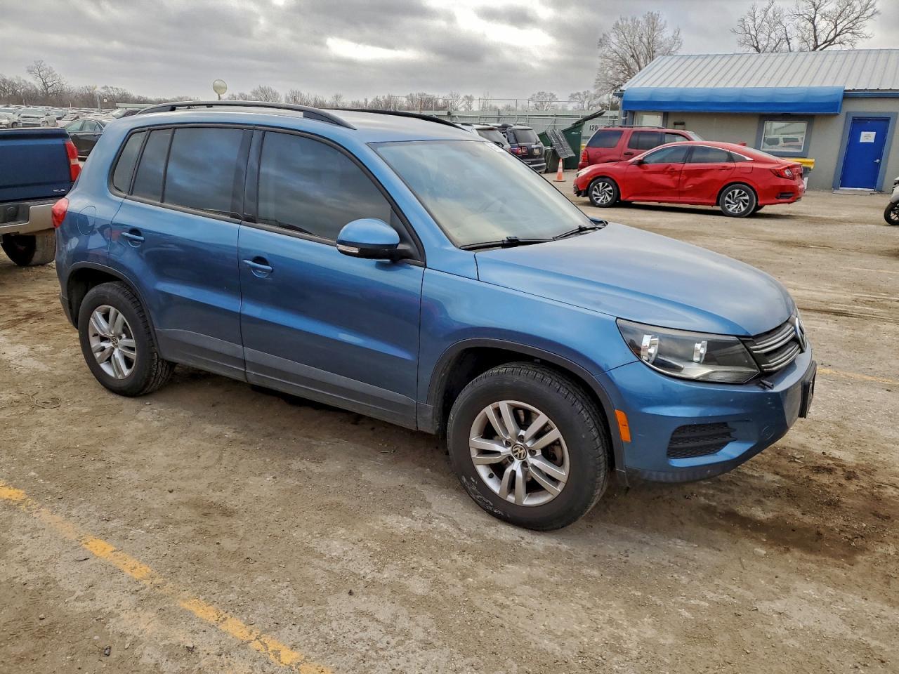 2017 Volkswagen Tiguan S - Image 4