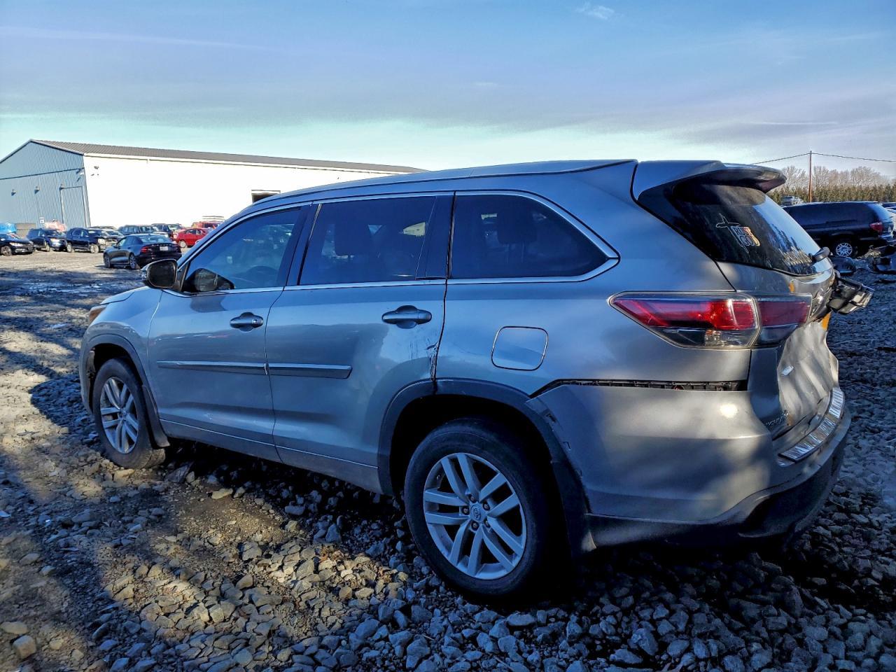 2015 Toyota Highlander Le - Фото 2