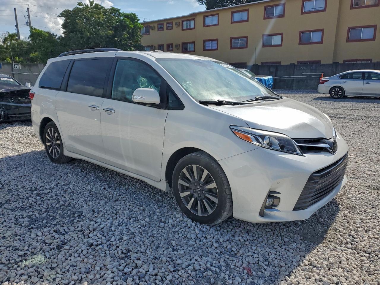 2019 Toyota Sienna Xle - Image 4