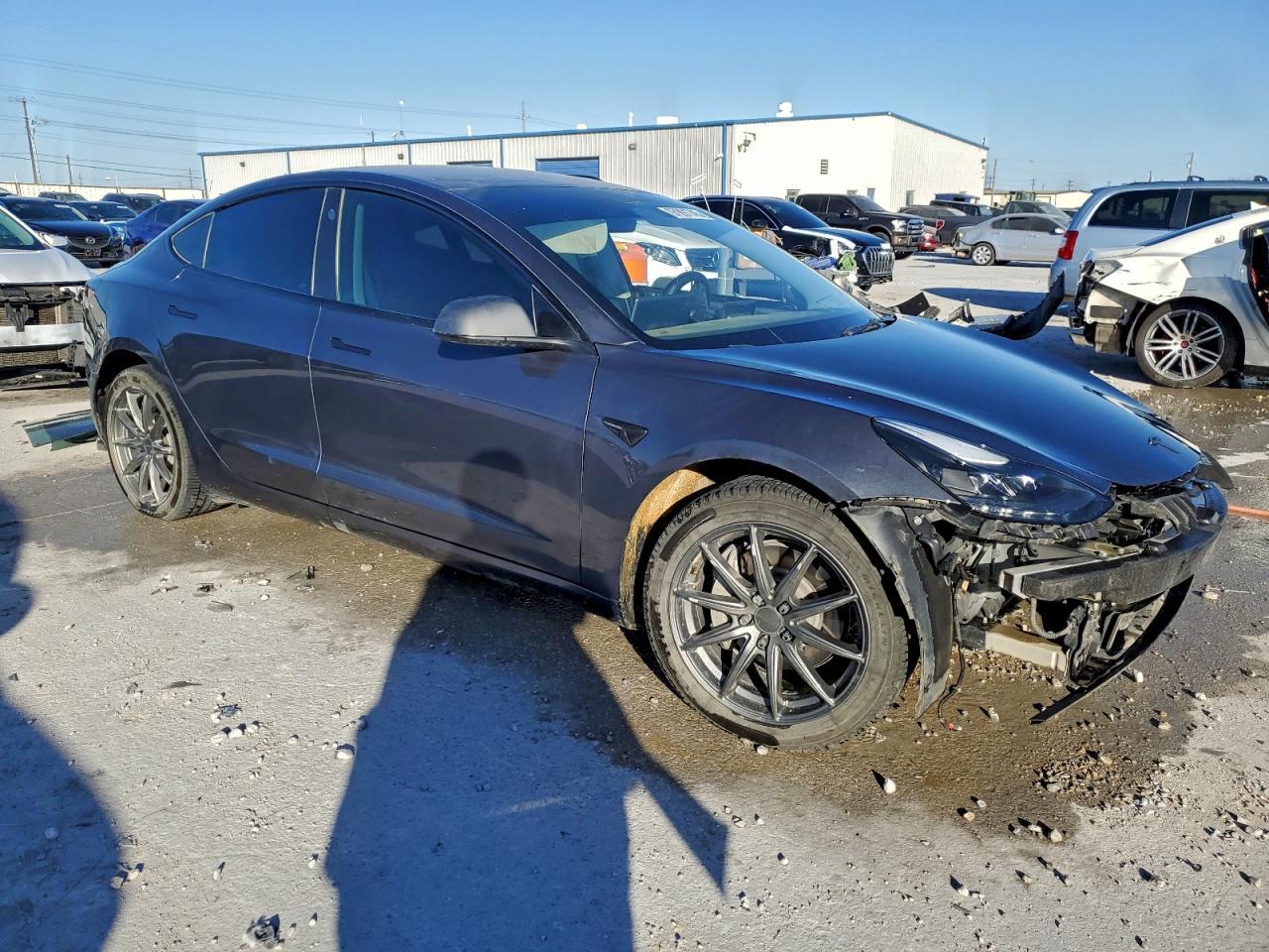 2023 Tesla Model 3 - Фото 4