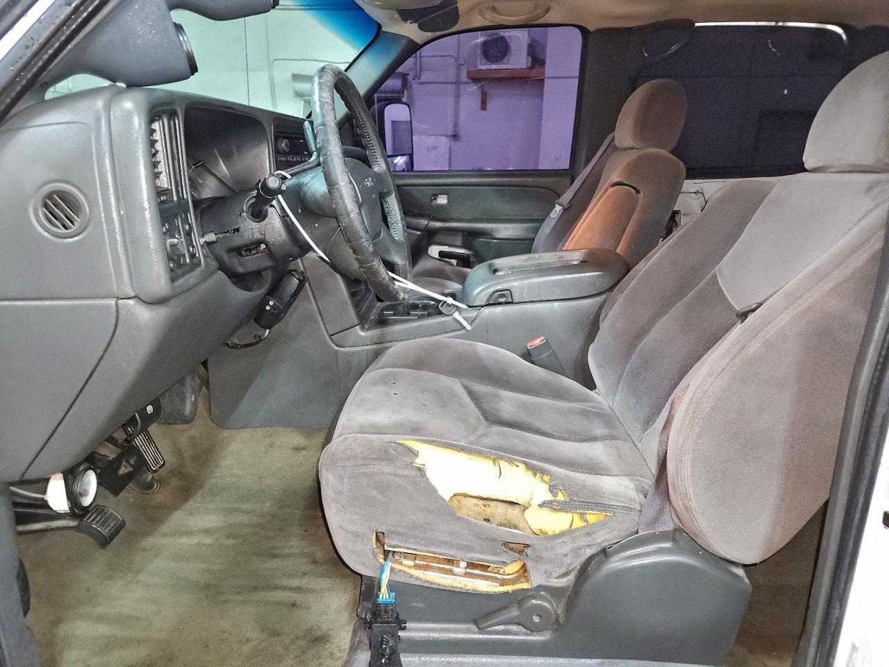 2003 GMC Sierra C2500 Heavy Duty - Image 7
