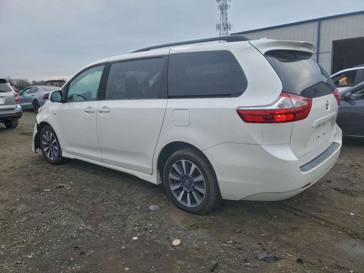 2019 Toyota Sienna Xle - Фото 2