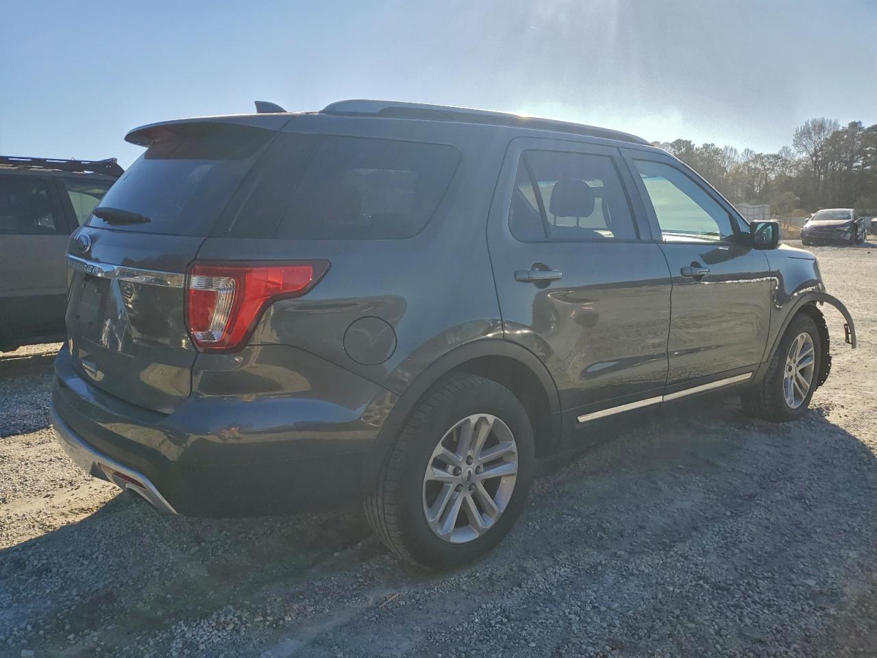 2017 Ford Explorer Xlt - Image 3