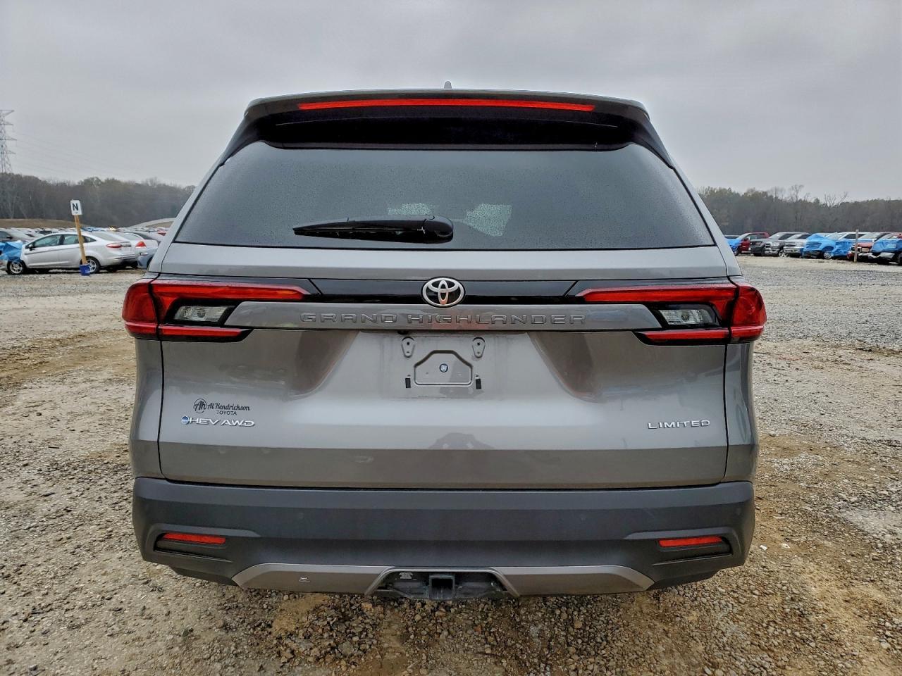 2025 Toyota Grand Highlander Le - Image 6