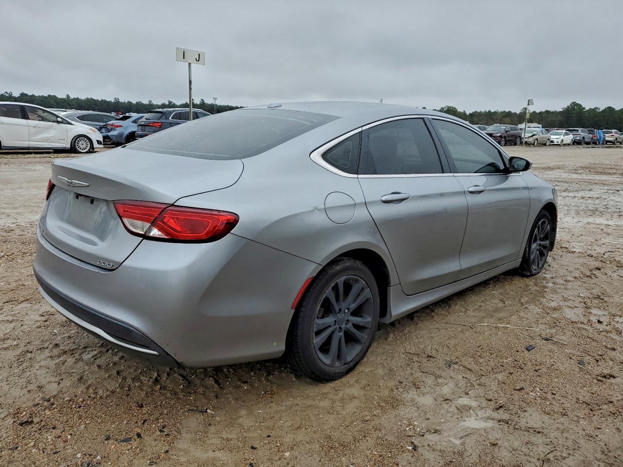 2015 Chrysler 200 Limited - Фото 3