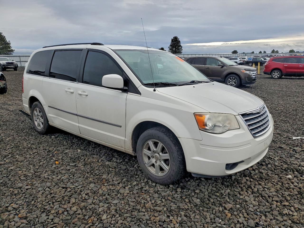 2010 Chrysler Town & Country Touring - Фото 4