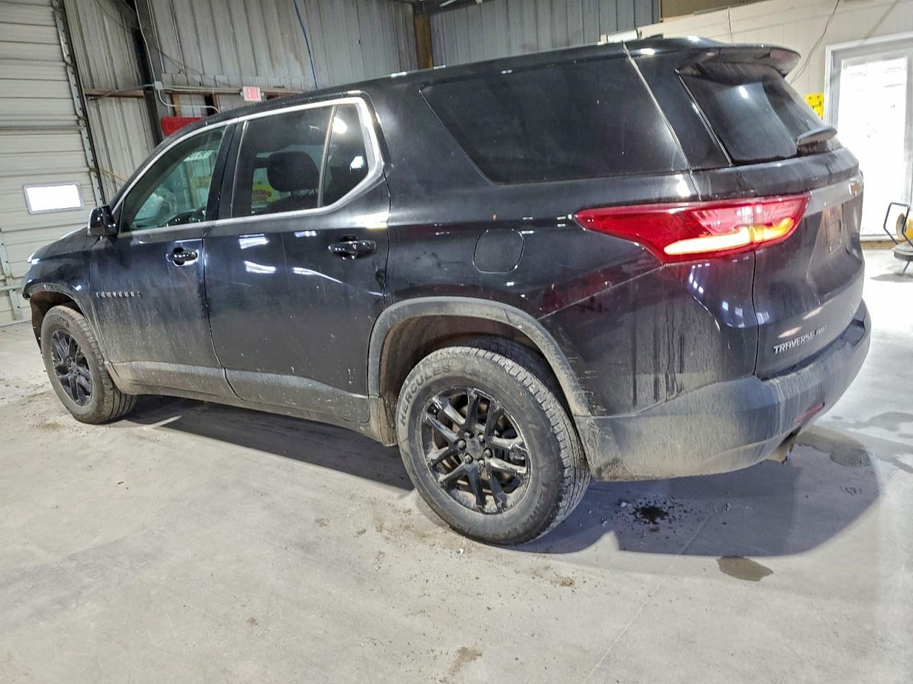 2018 Chevrolet Traverse Ls - Фото 2