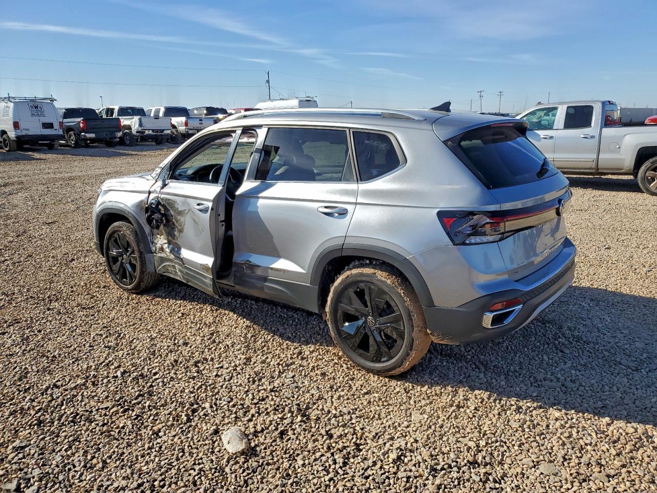 2025 Volkswagen Taos Se - Фото 2