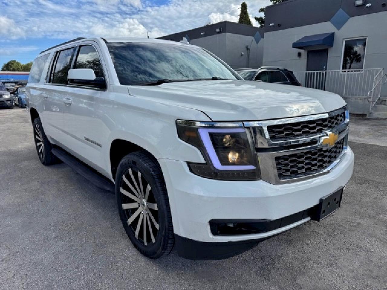 2015 Chevrolet Suburban C1500 Lt - Image 4