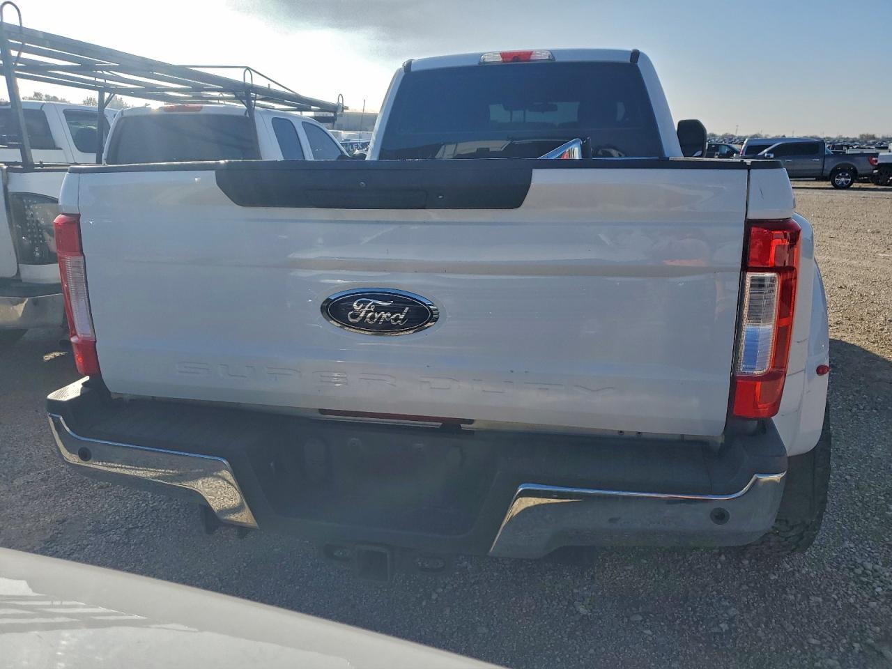 2019 Ford F350 Super Duty - Image 6