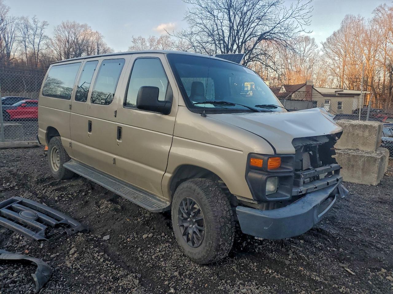 2014 Ford Econoline E250 Van - Фото 4