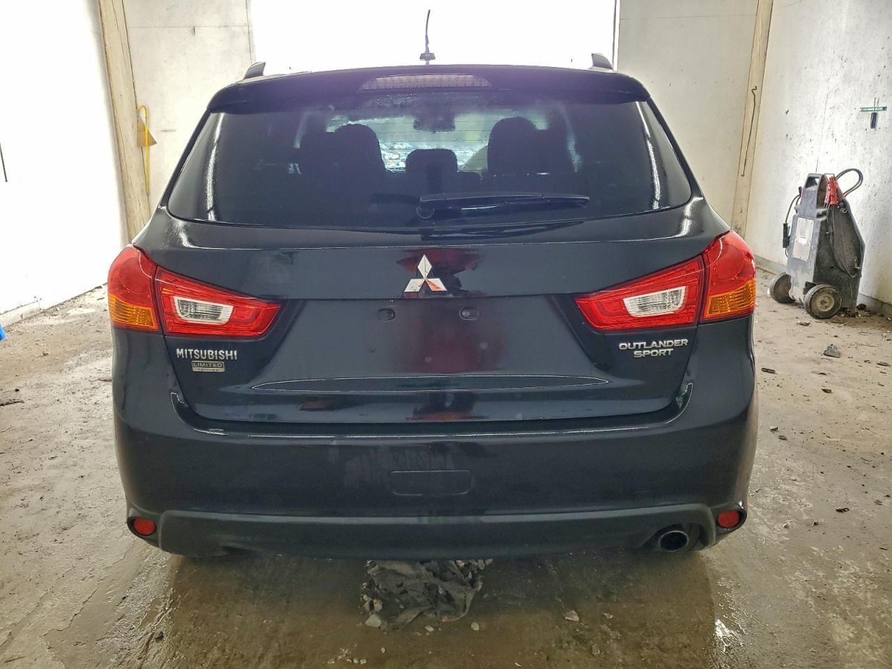 2013 Mitsubishi Outlander Sport Le - Image 6