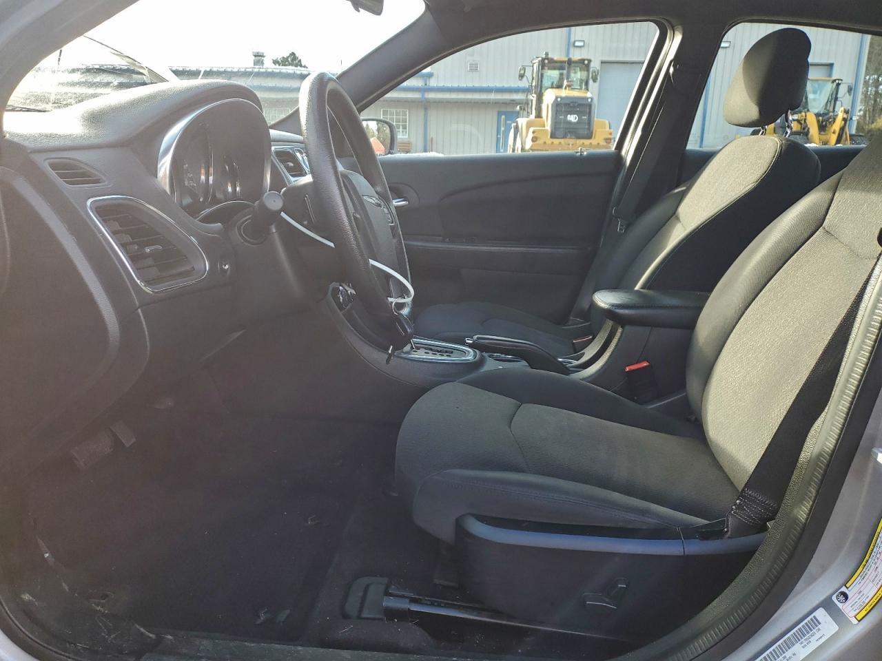 2014 Chrysler 200 Lx - Фото 7