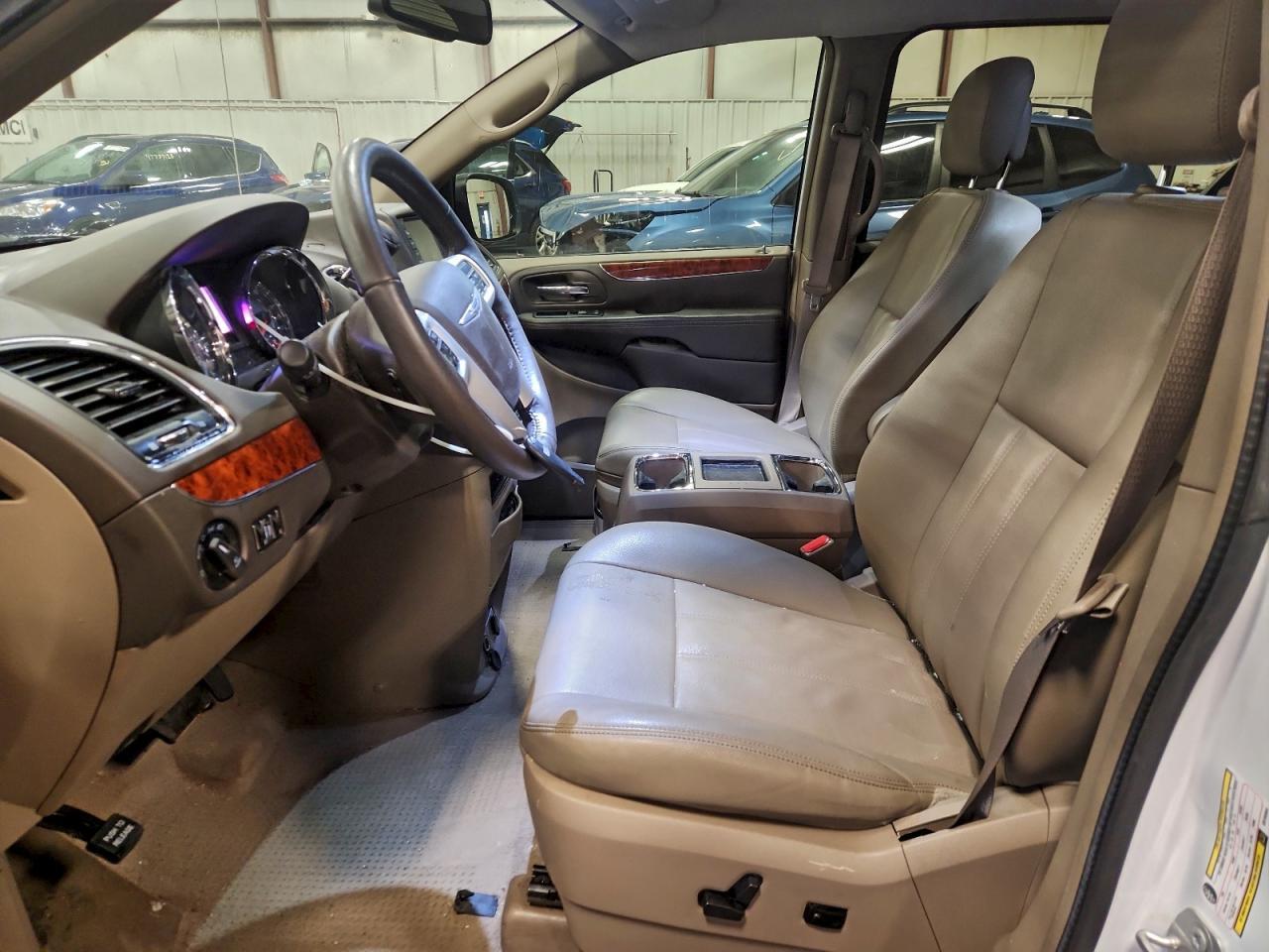 2016 Chrysler Town & Country Touring - Фото 7