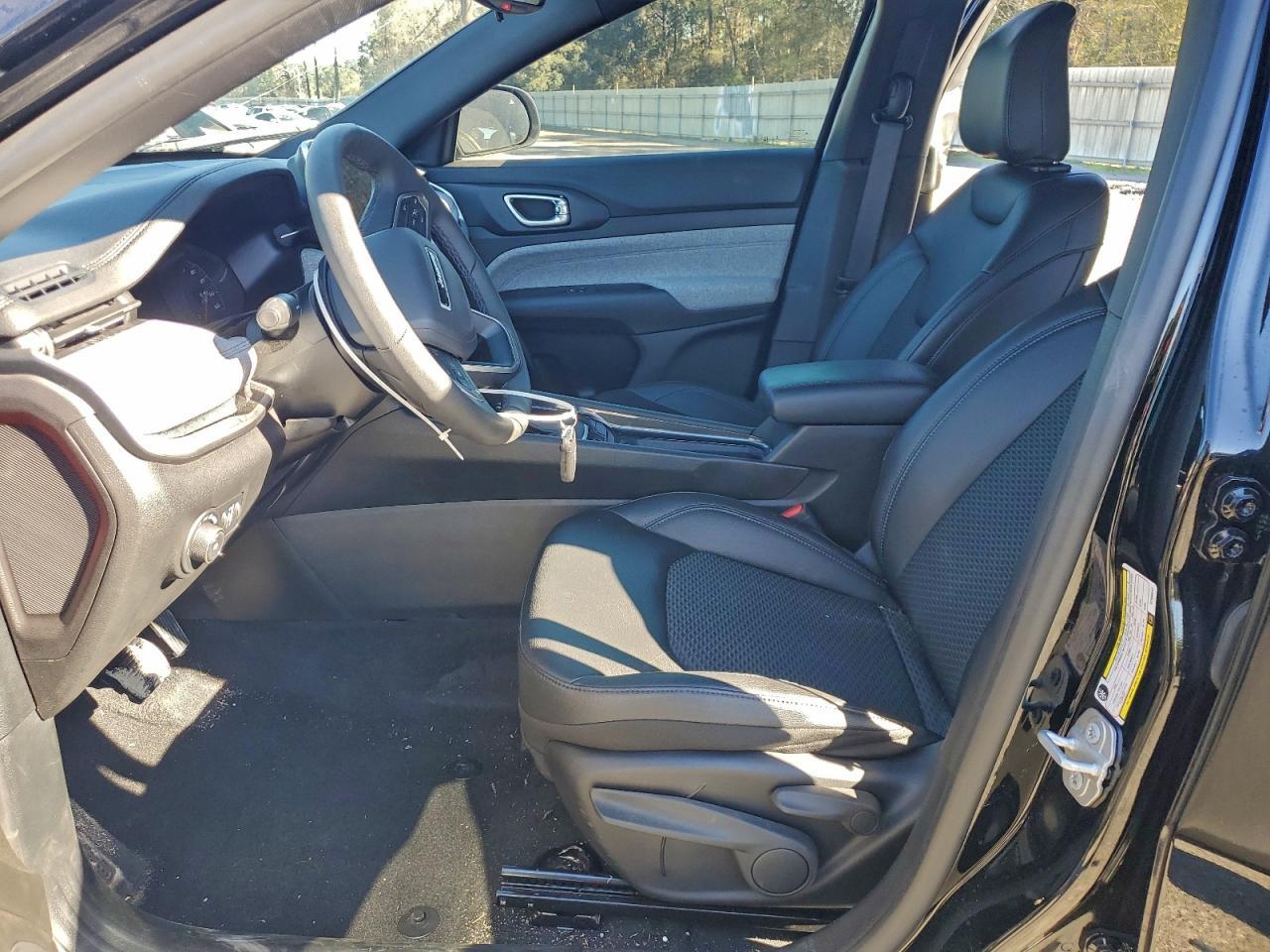 2025 Jeep Compass Latitude - Фото 7