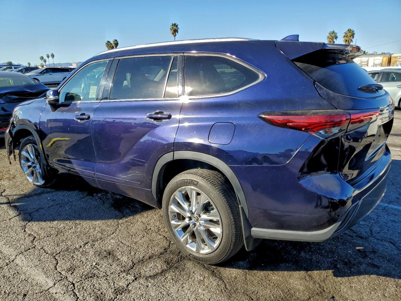 2022 Toyota Highlander Hybrid Limited - Фото 2