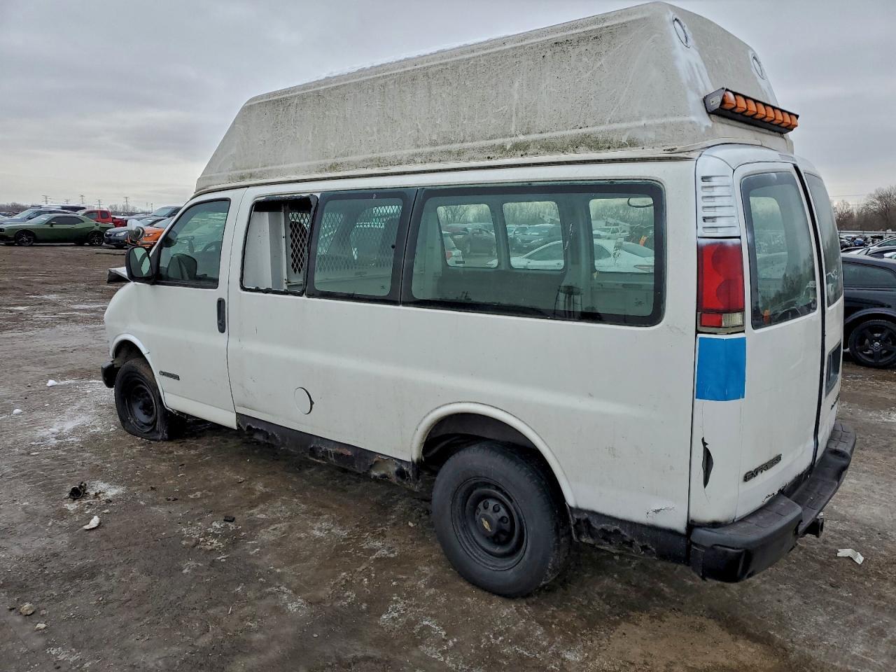 2001 Chevrolet Express G2500 - Фото 2