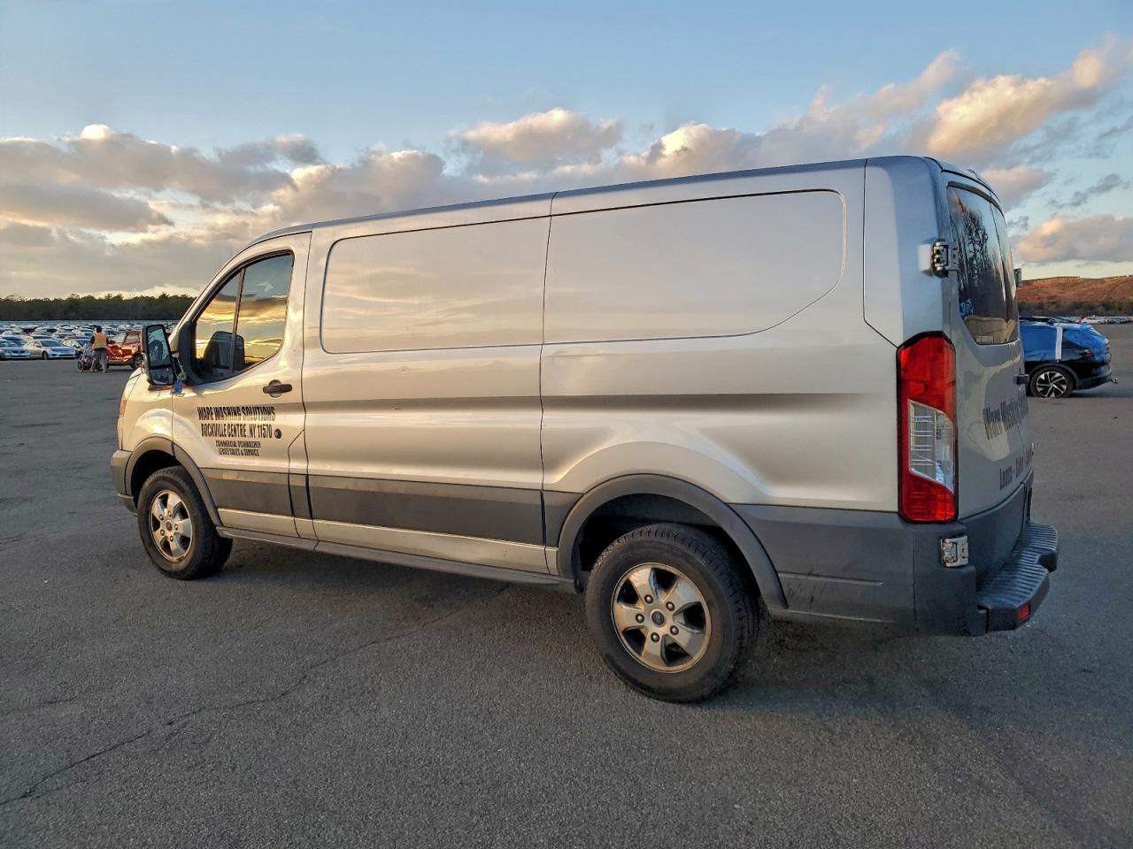 2017 Ford Transit 250 Delivery Van - Фото 2