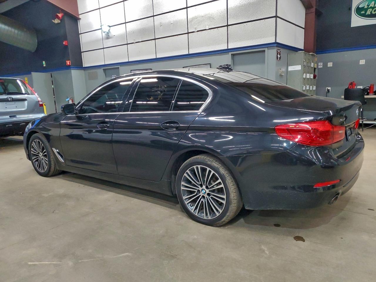 2019 BMW 530 Xi - Фото 2