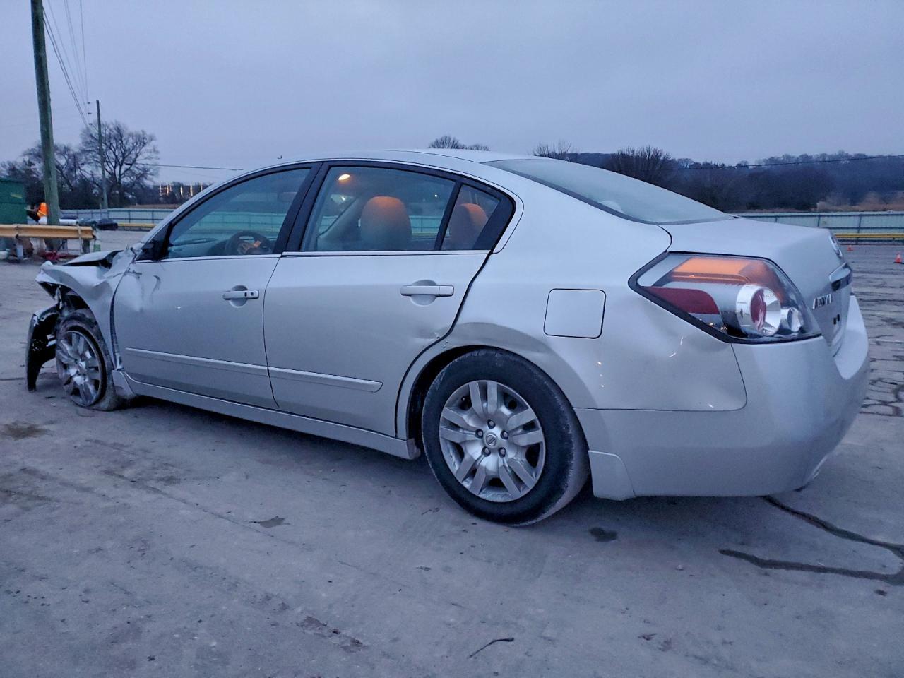 2012 Nissan Altima Base - Фото 2