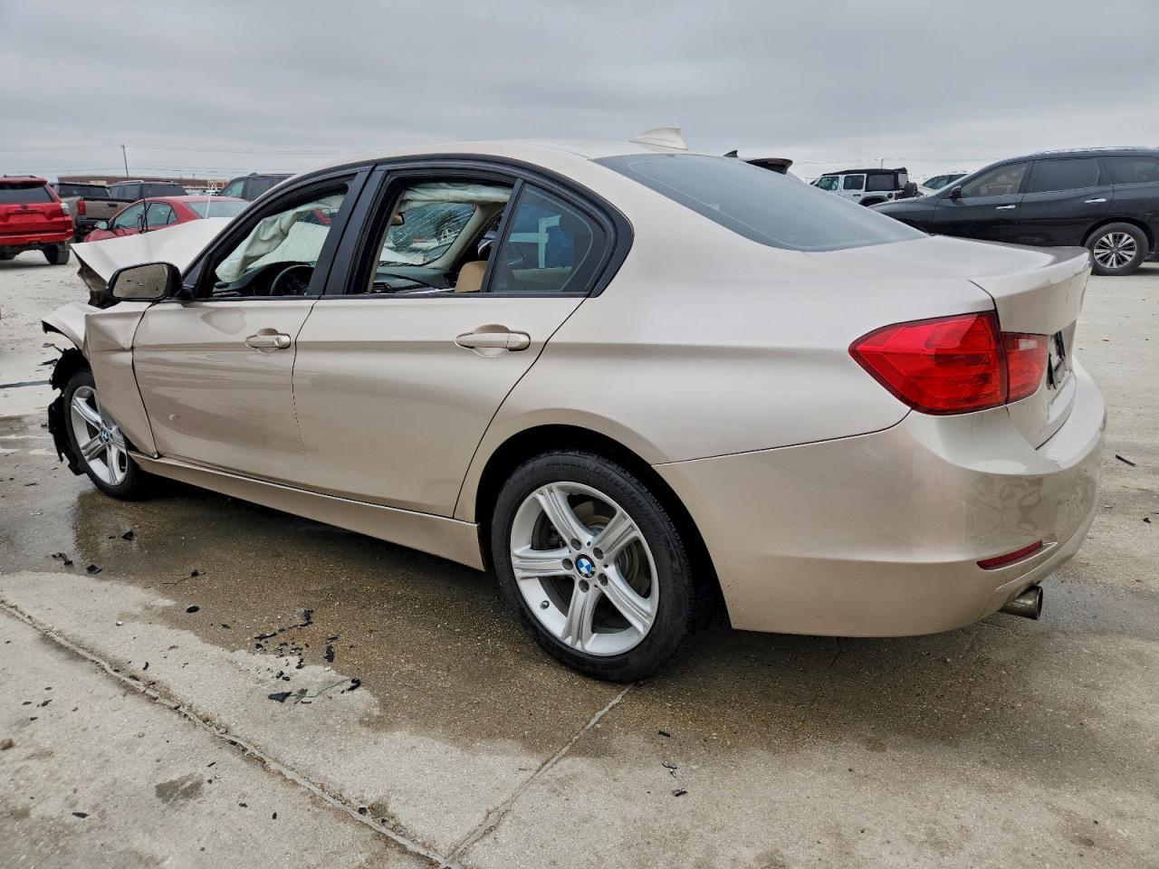 2014 BMW 320 I - Фото 2